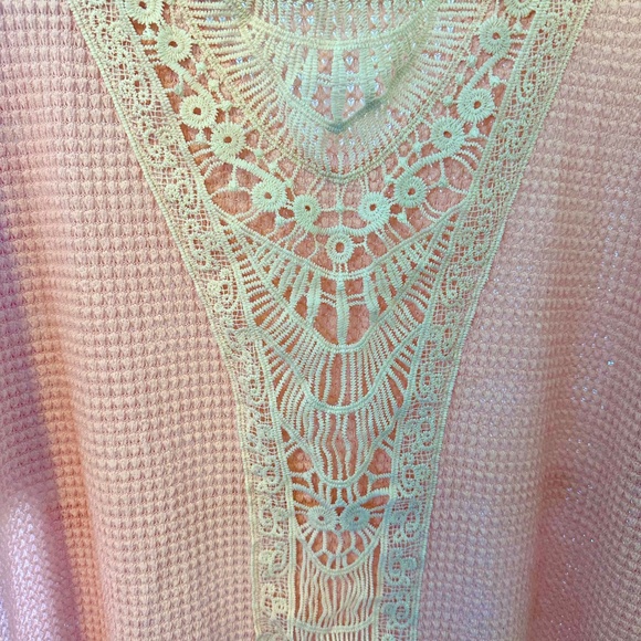 Ladies Plus Size Chrochet-Detail Top - Picture 2 of 2